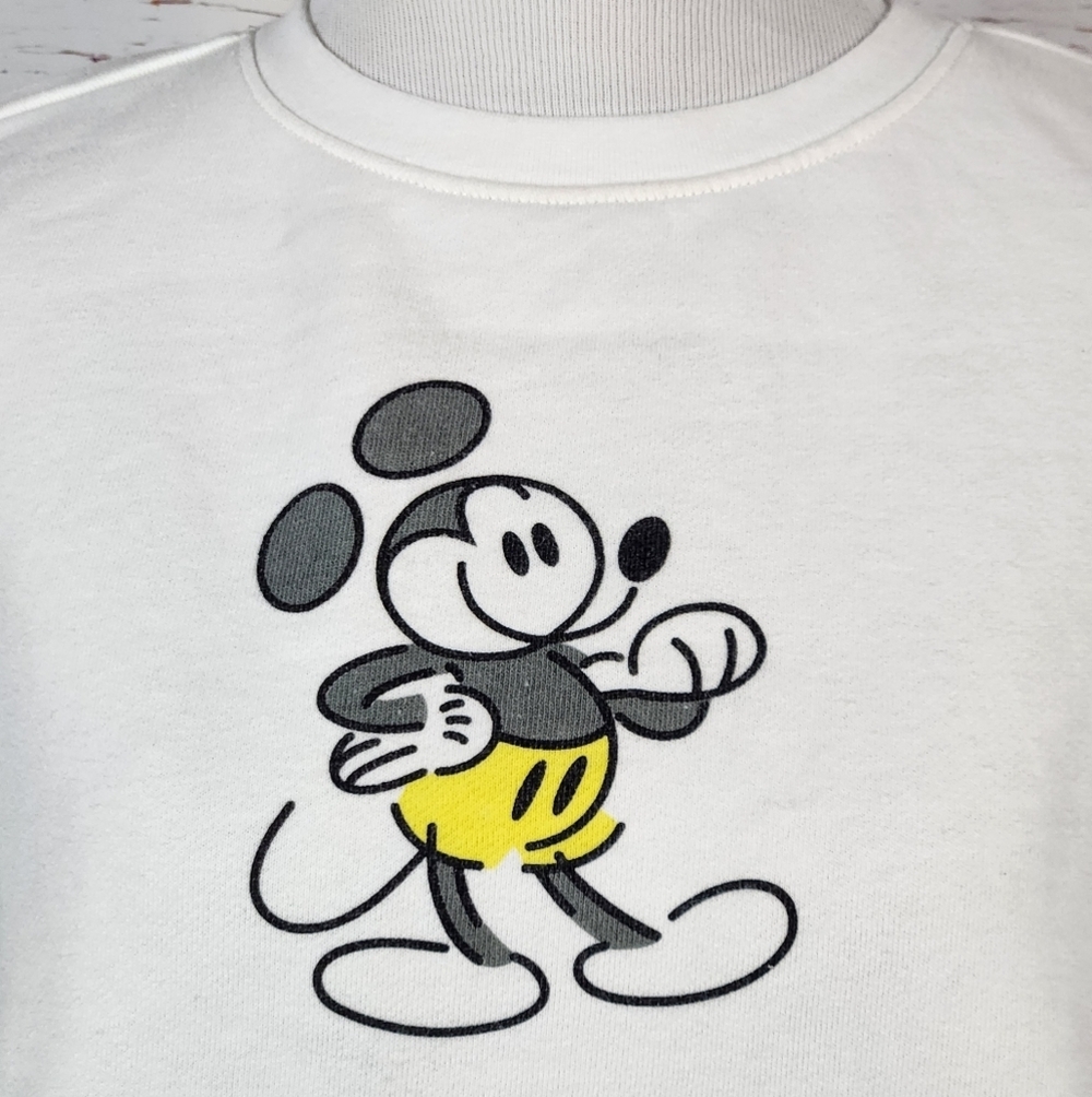 Disney White Crew Neck Sweatshirt With Vintage Mickey Mouse Graphic Size Medium - Picture 2 of 6